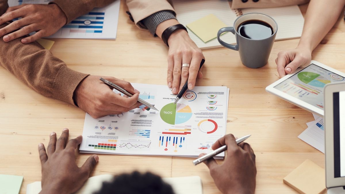 Senior finance leader overseeing ERP and systems advisory